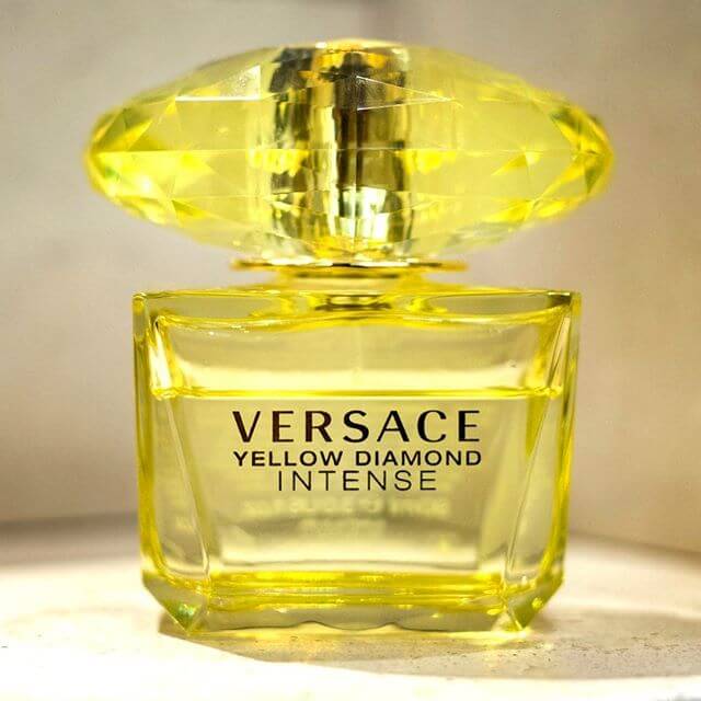 Perrfume-yellow-intense-marca-versace-para-mujer-de-Perfumes-y-marcas-El-Mejor-Perfume-solo-originales.